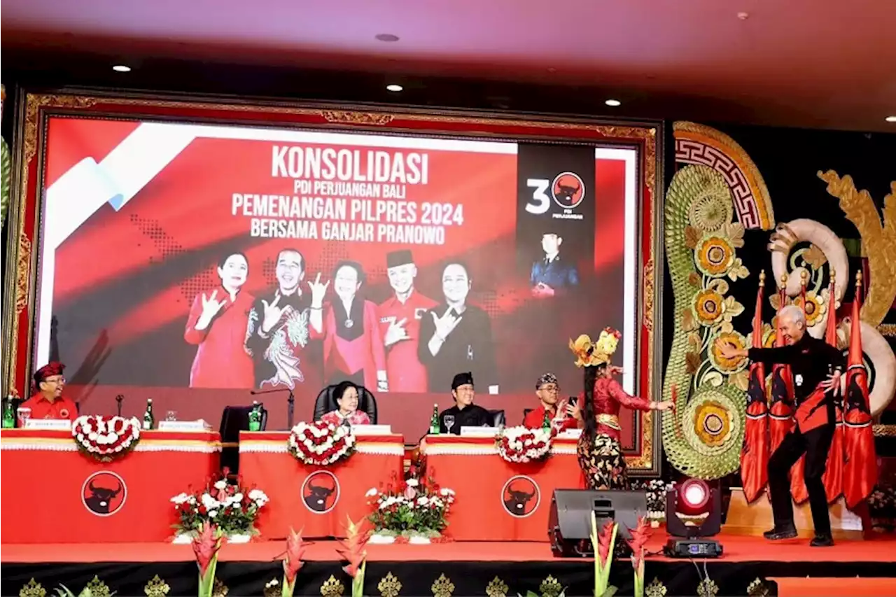 Momen Ganjar Pranowo Joget Bumbung, Megawati Tersenyum