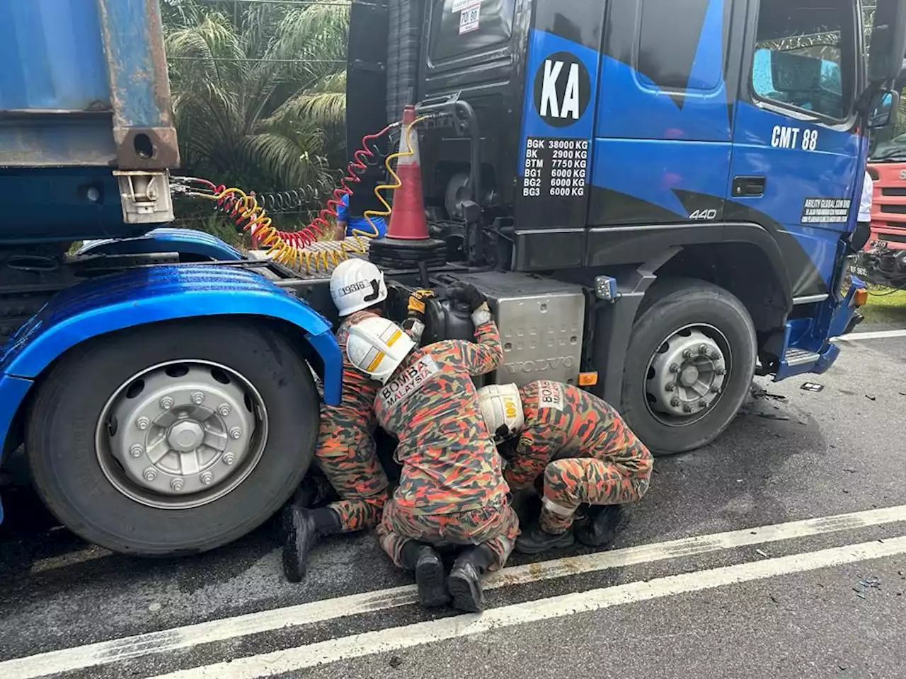 Woman killed, another injured after motorcycles crash into lorry in Kulai