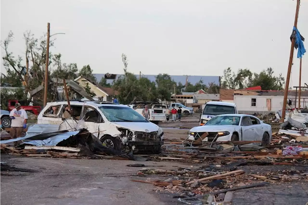 At least 5 killed as tornadoes and storms sweep across southern US