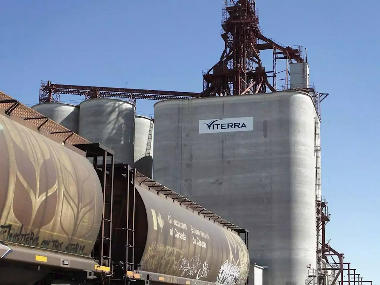 Competition review set after Viterra, Bunge sign agreement to create global agribusiness giant