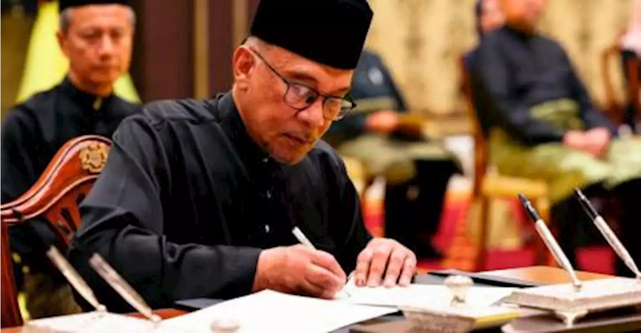 PM Anwar: Govt will strengthen district office administration