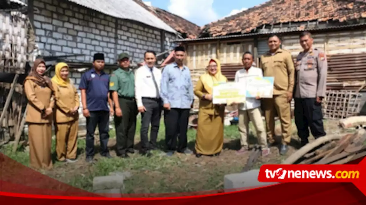 Rumahnya Ambruk Rata dengan Tanah, Warga di Gresik Akhirnya Dapat Bantuan setelah Satu Tahun Menunggu