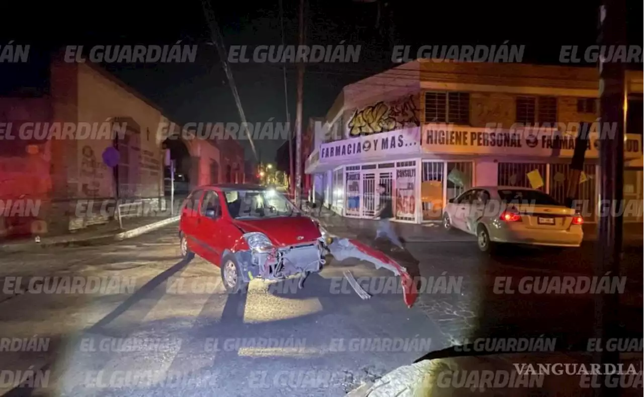 Choque en Zona Centro de Saltillo deja cuantiosos daños materiales