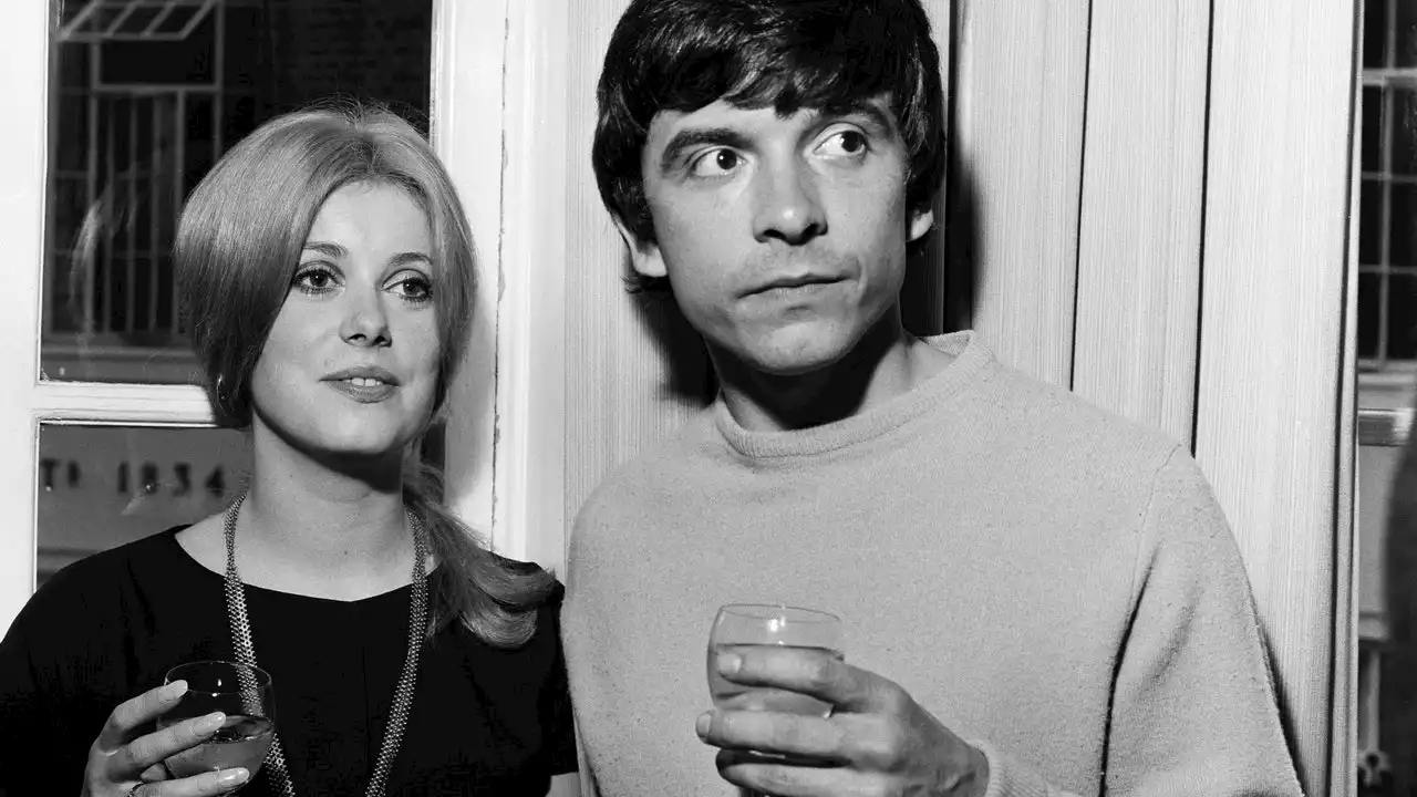 La boda de Catherine Deneuve y David Bailey: una sesión de fotos para 'Playboy', una casa llena de loros y una tragedia