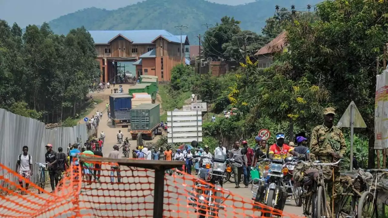 42 schüler bei angriff auf schule in uganda getötet