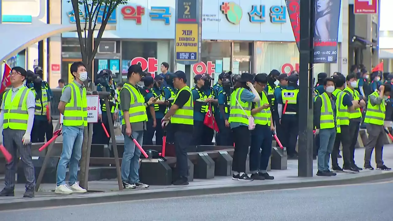 대구 퀴어축제 두고 대구시-경찰 현장 대치...긴장감 고조