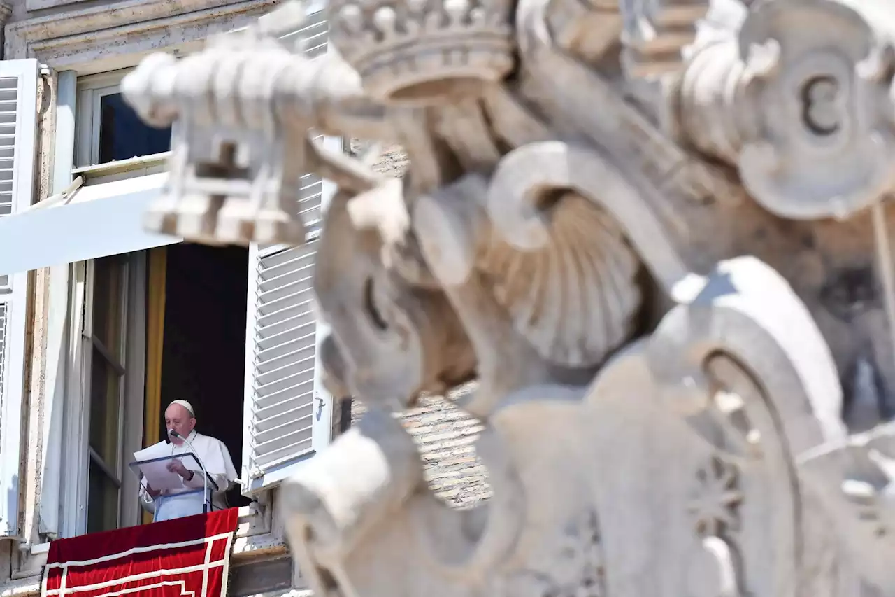 Papa all'Angelus: 'Grazie ai tanti che mi hanno mostrato affetto durante ricovero'