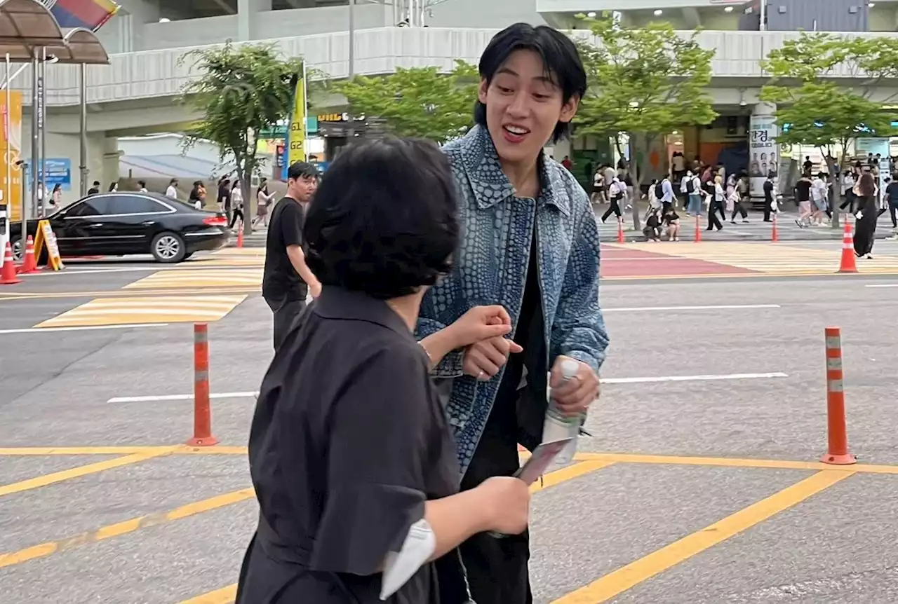 GOT7's BamBam sweetly responds to a fan's hilarious post about her mom's encounter at the Bruno Mars concert | allkpop