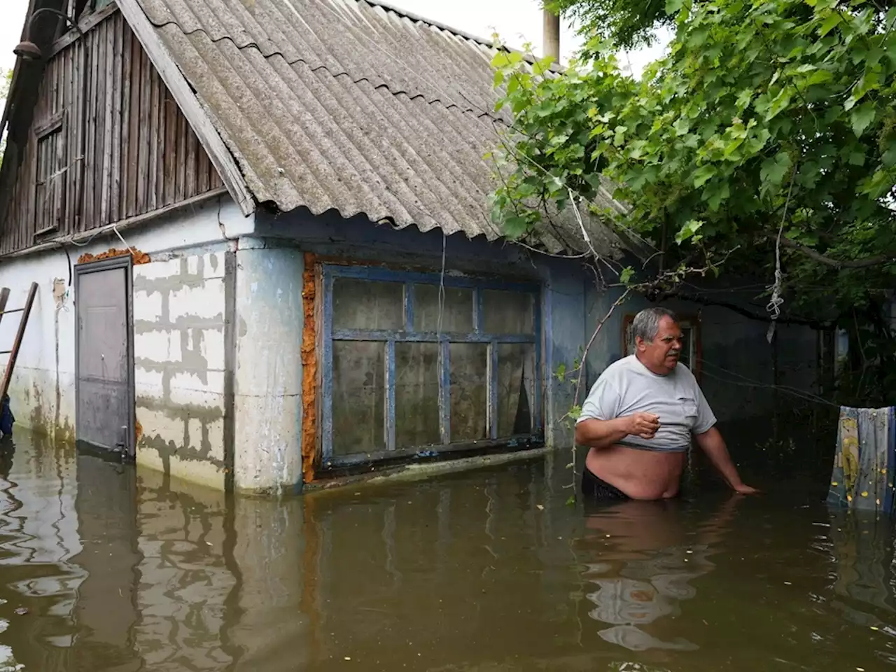 Rescuers braving snipers and racing time to ferry Ukrainians out of flood zones