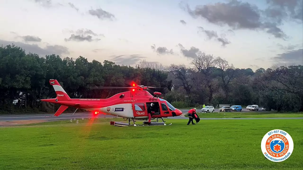 Winter rock-face rescue by Wilderness Search And Rescue (WSAR)