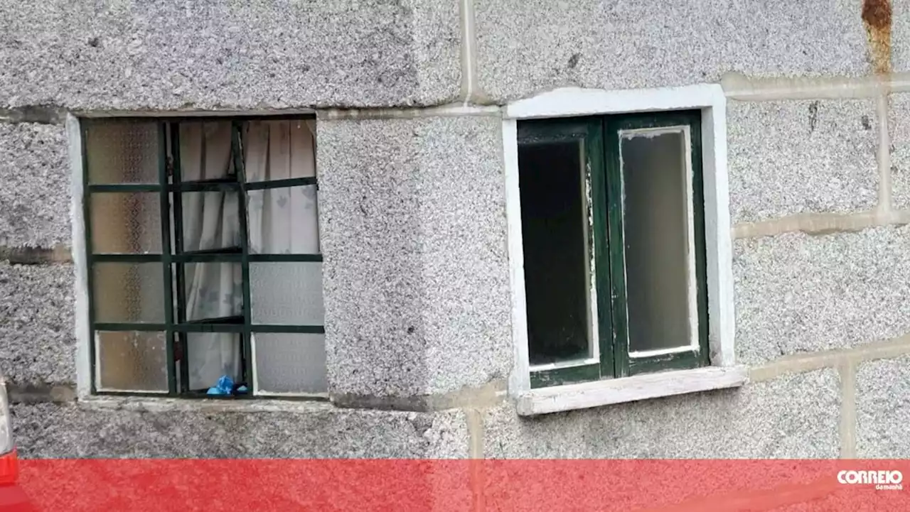 Homem encontrado morto com cabeça presa nas grades da janela