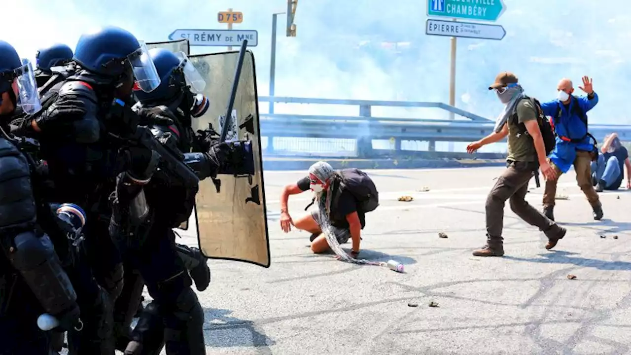 Police and protesters injured in clashes at French-Italian tunnel site | CNN