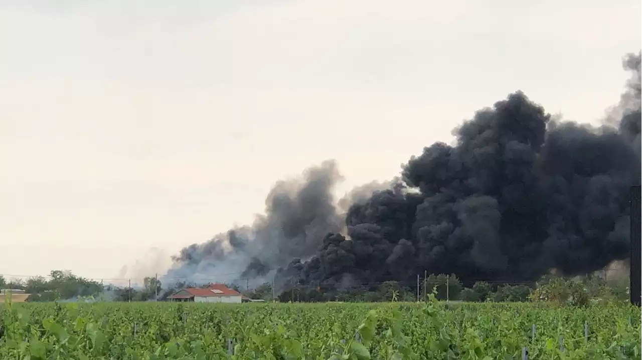 Colmar : 2 000 m² de stockage de pneus en feu, 70 personnes évacuées