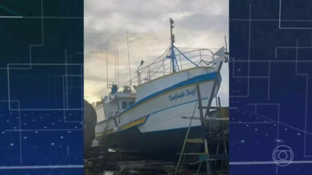 Cinco tripulantes de barco que naufragou no litoral de SC são resgatados