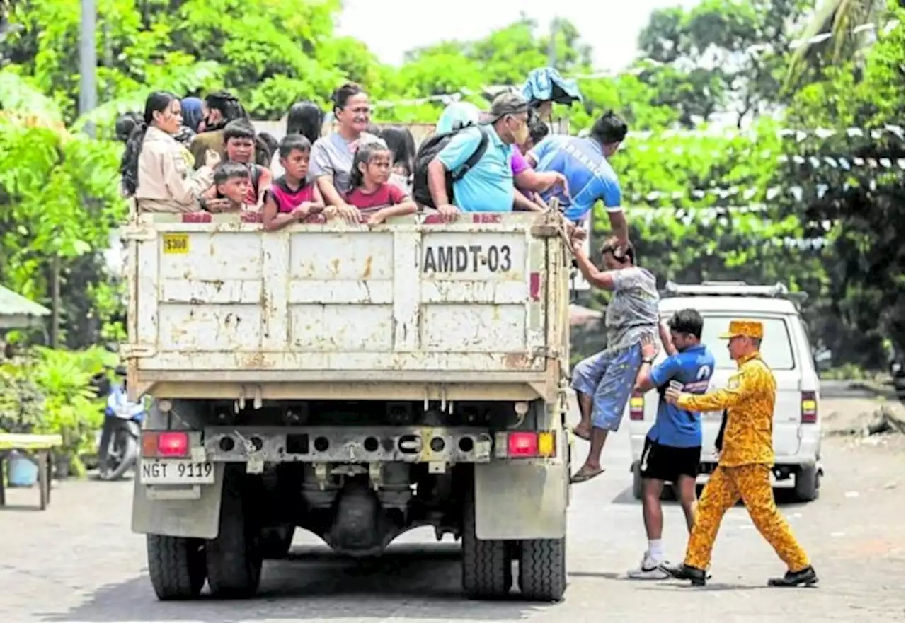 Almost 39,000 displaced by Mayon’s unrest — NDRRMC