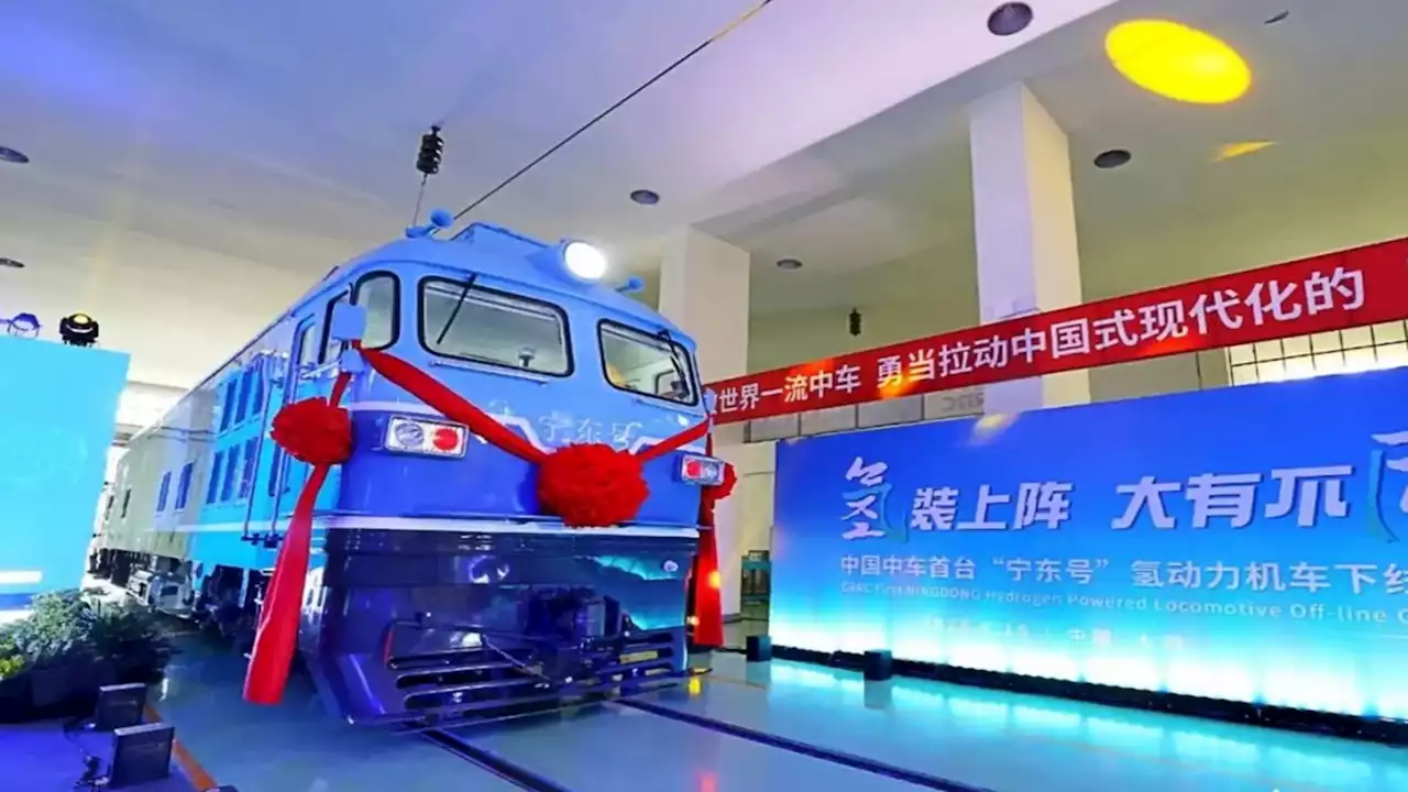 Chinese company unveils 'world's most powerful' hydrogen locomotive