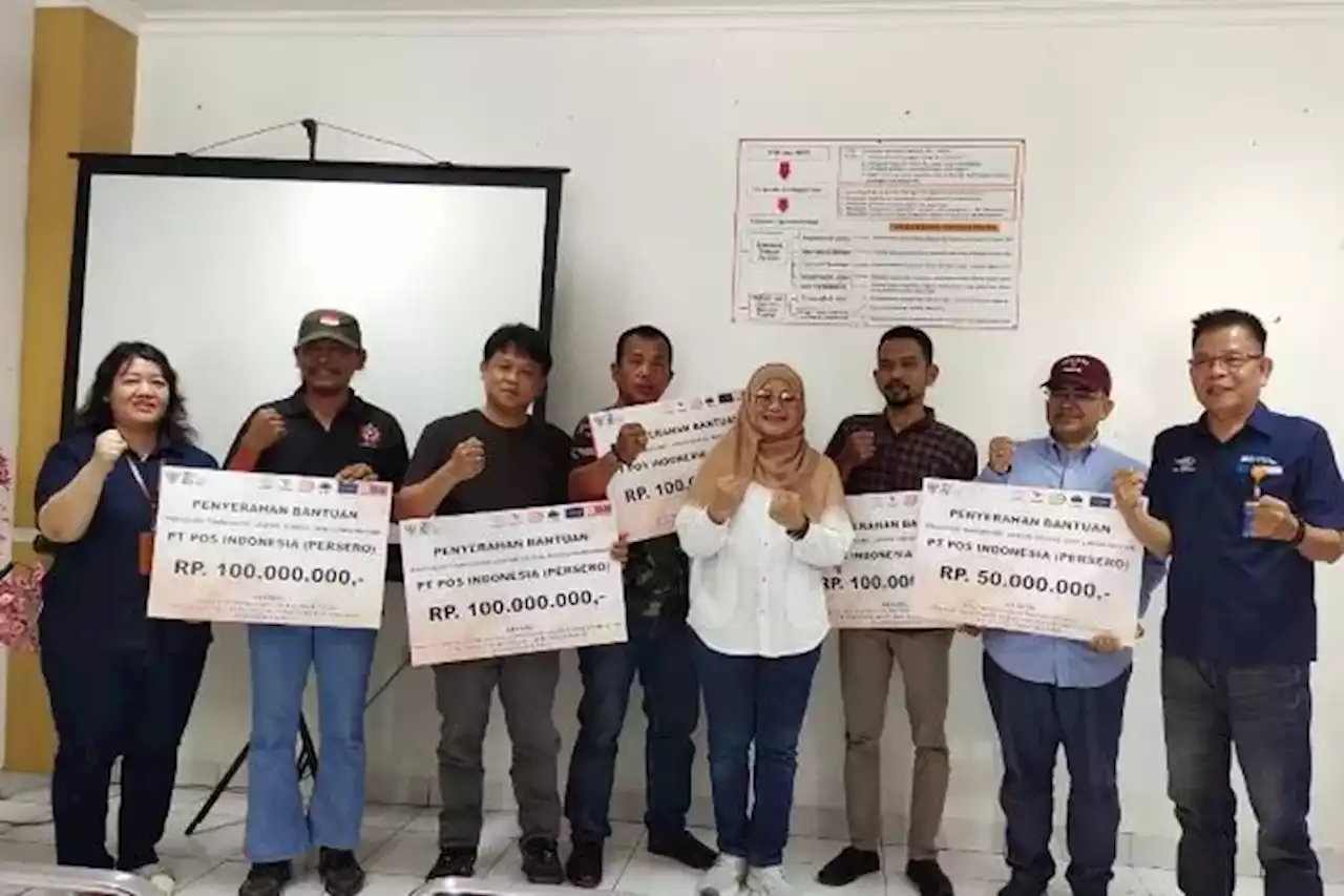 Kepedulian Pos Indonesia Melalui Program TJSL Bantu Sektor Pendidikan dan Pembangunan Jalan - Jawa Pos