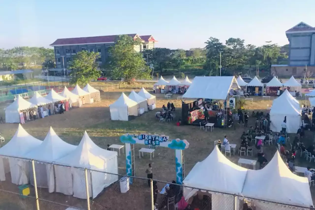 Ratusan Produk UMKM Terjual di Bazar Pikataka, Gerobak Gratis Diberikan Bagi Wirausaha Muda - Jawa Pos