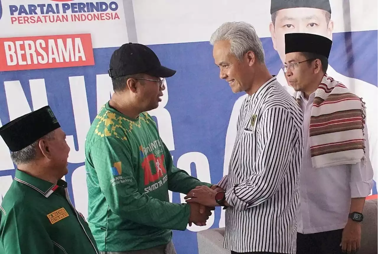 Gubernur Kader PKS Berkaus Hijau di Acara Perindo, Ganjar: Mau Ikut Mas Sandi?