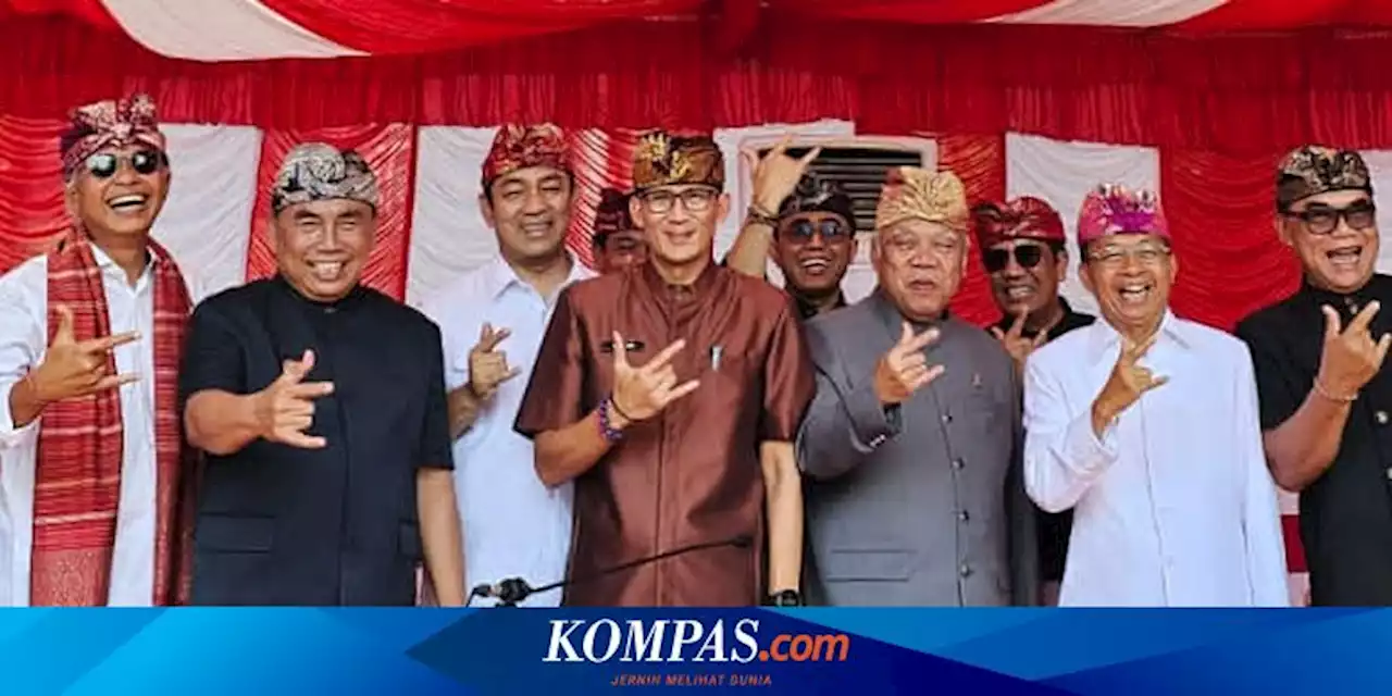 Momen Sandiaga Uno Pose Salam Metal PDI-P di Bali...