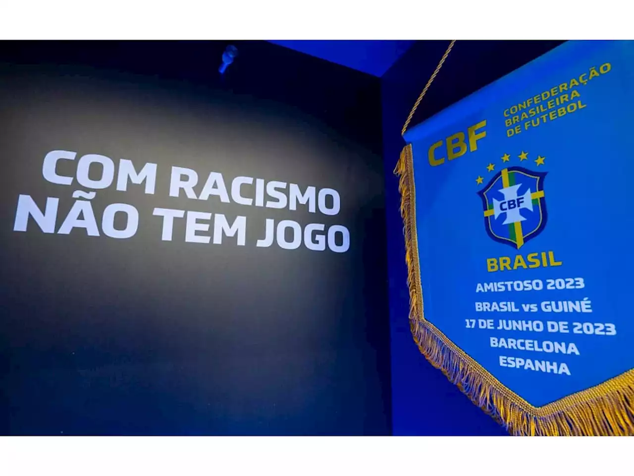 !Não deveria ter jogo!: Torcedores ironizam slogan da CBF após amigo de Vini Jr ser alvo de racismo