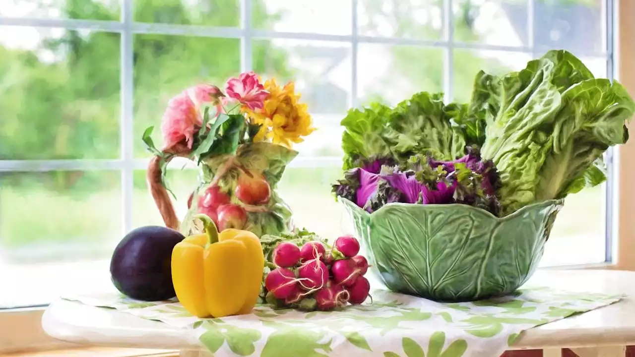 Kandungan Nutrisi Sayur Layu Sudah Jauh Berkurang tapi Boleh Dimakan Enggak Sih?