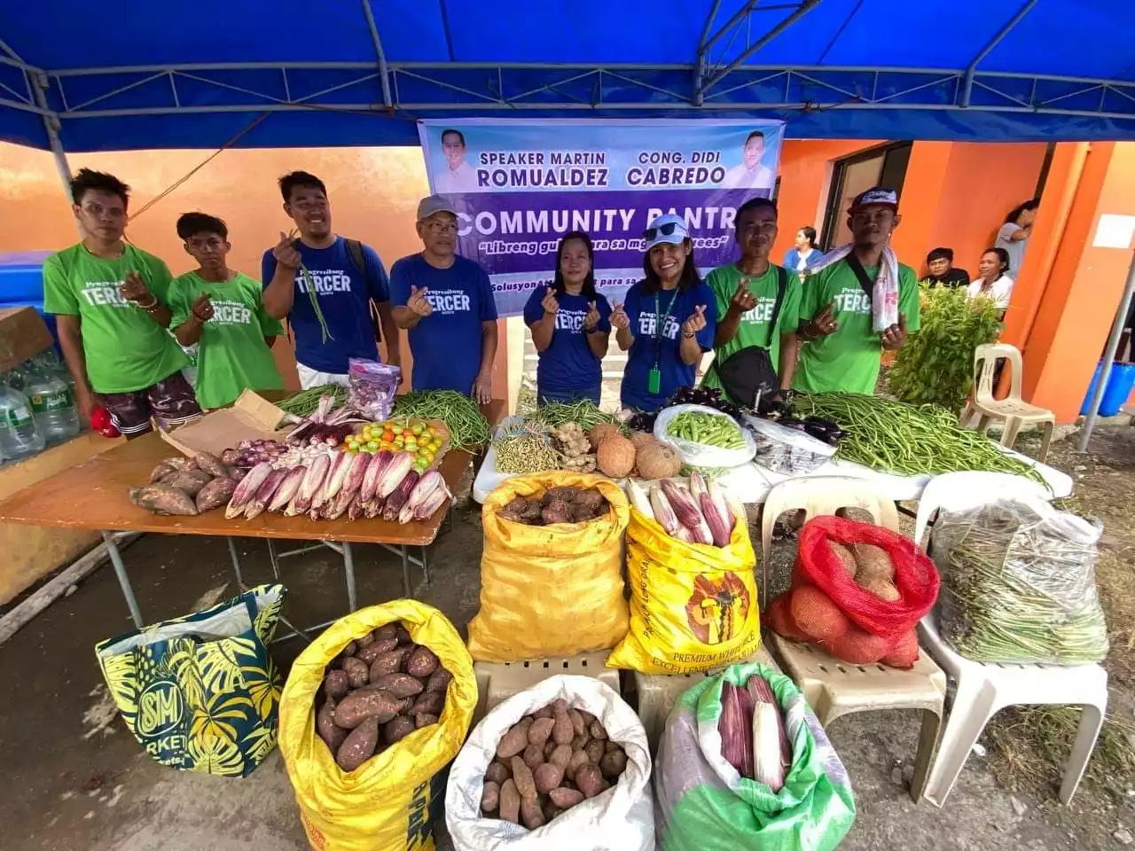 LOOK: Cong Cabredo launches community pantry for Mayon evacuees