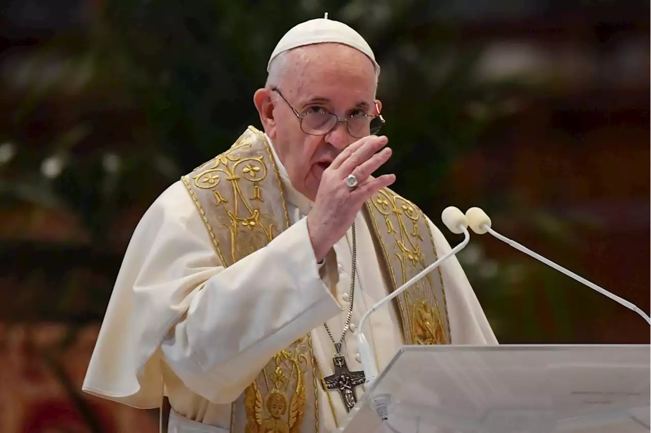 Pope leads Vatican prayers after surgery