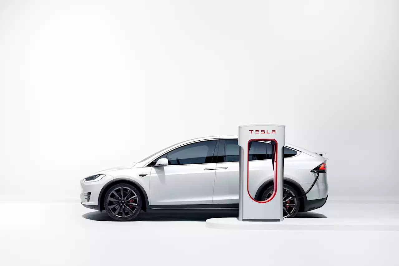 Tesla offering Canadian buyers free EV fast-charging