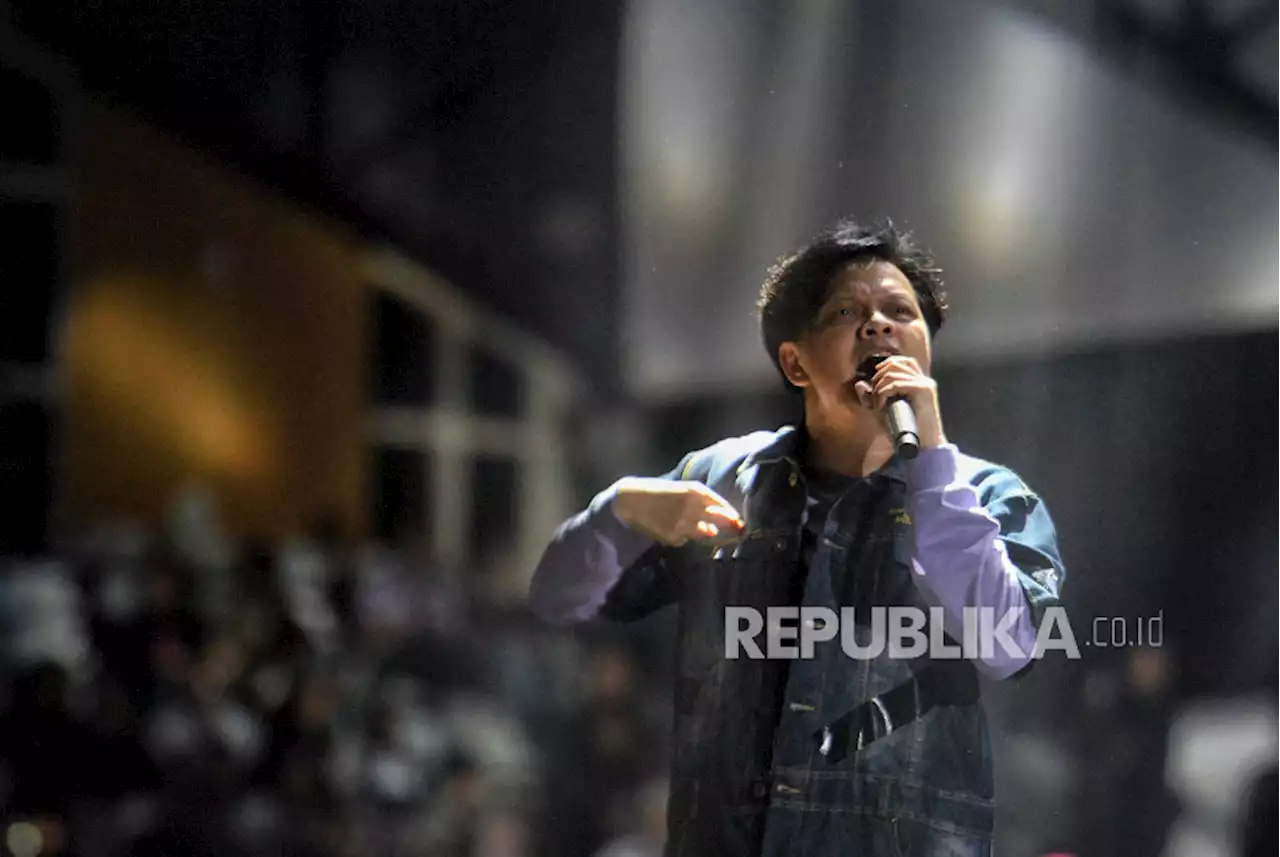 Gigi Tampilkan |em|Tribute|/em| untuk Chrisye di Konser Road to 30th Anniversary |Republika Online