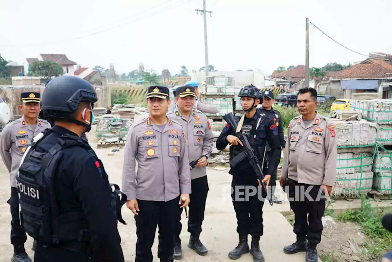 Terjunkan 221 Aparat Keamanan, Polda Jabar: Dilarang Bermain di Dekat Jalur Kereta Cepat |Republika Online