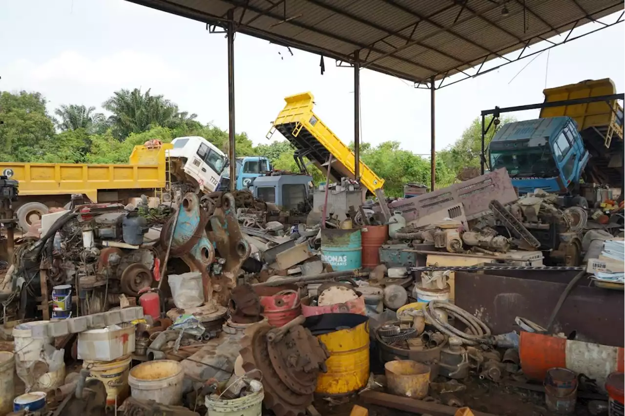 Cops bust 30-year-old syndicate modifying stolen lorries to avoid detection