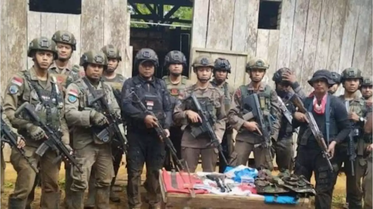 Aparat Gabungan Gerebek Markas KKB di Ambaidiru, Temukan Senjata Api dan Bendera Bintang Kejora