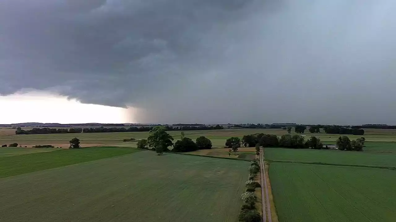 Wetter zum Wochenstart: Sommeranfang schwül und gewittrig