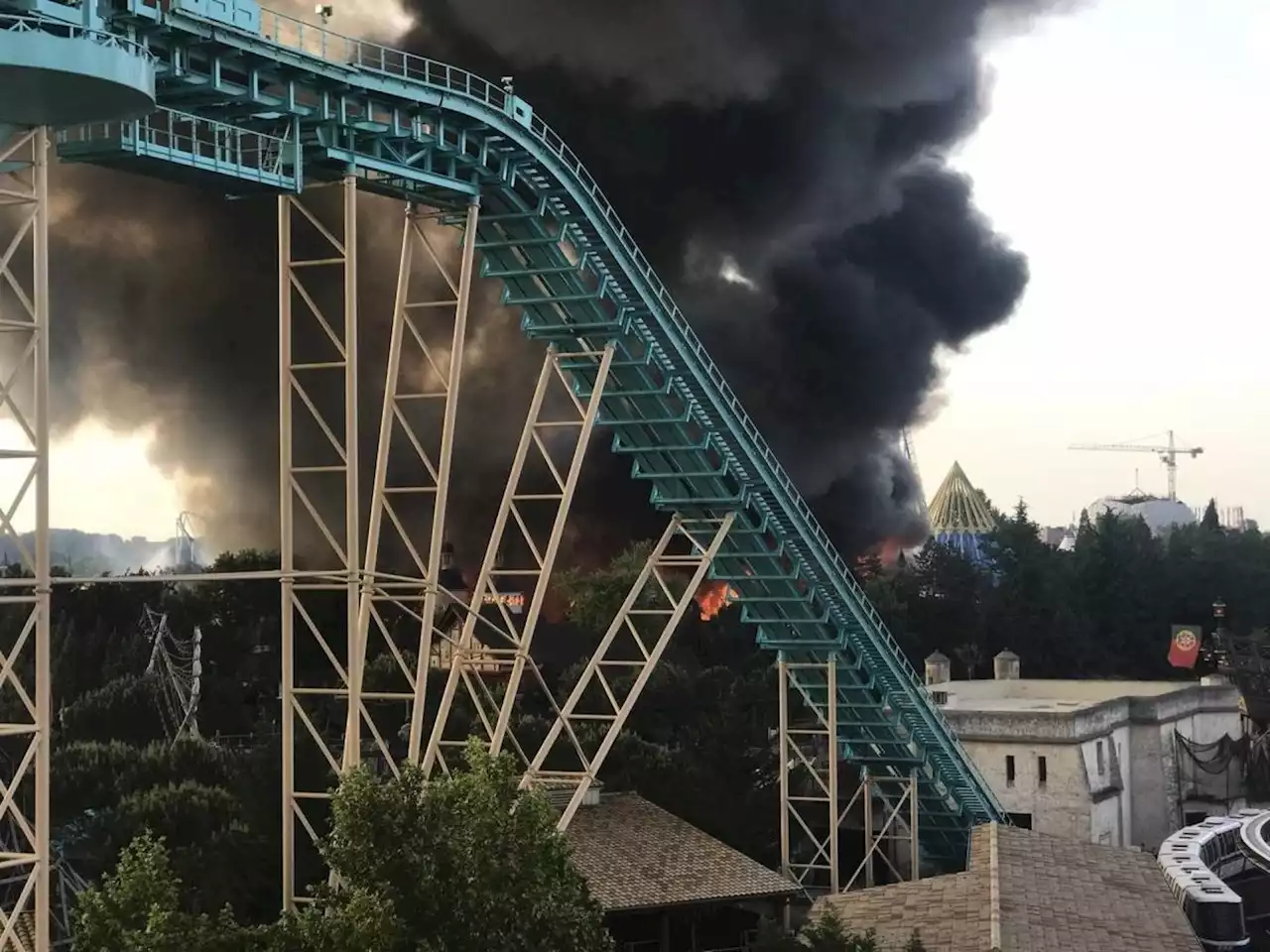 Brand im Europapark – schon 2018 ging Achterbahn in Flammen auf