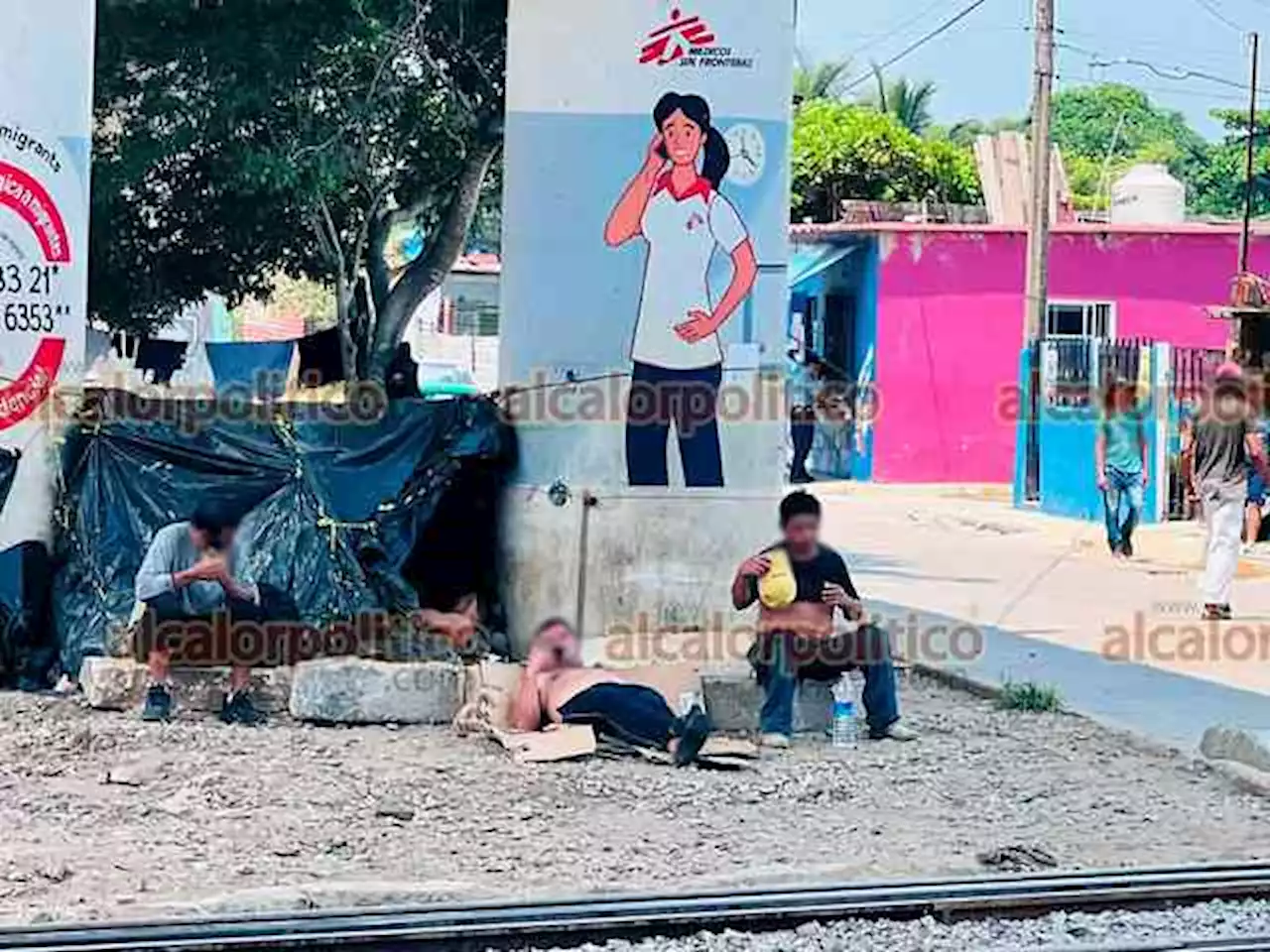 Ante ola de calor, Diócesis de Coatzacoalcos regala agua a migrantes