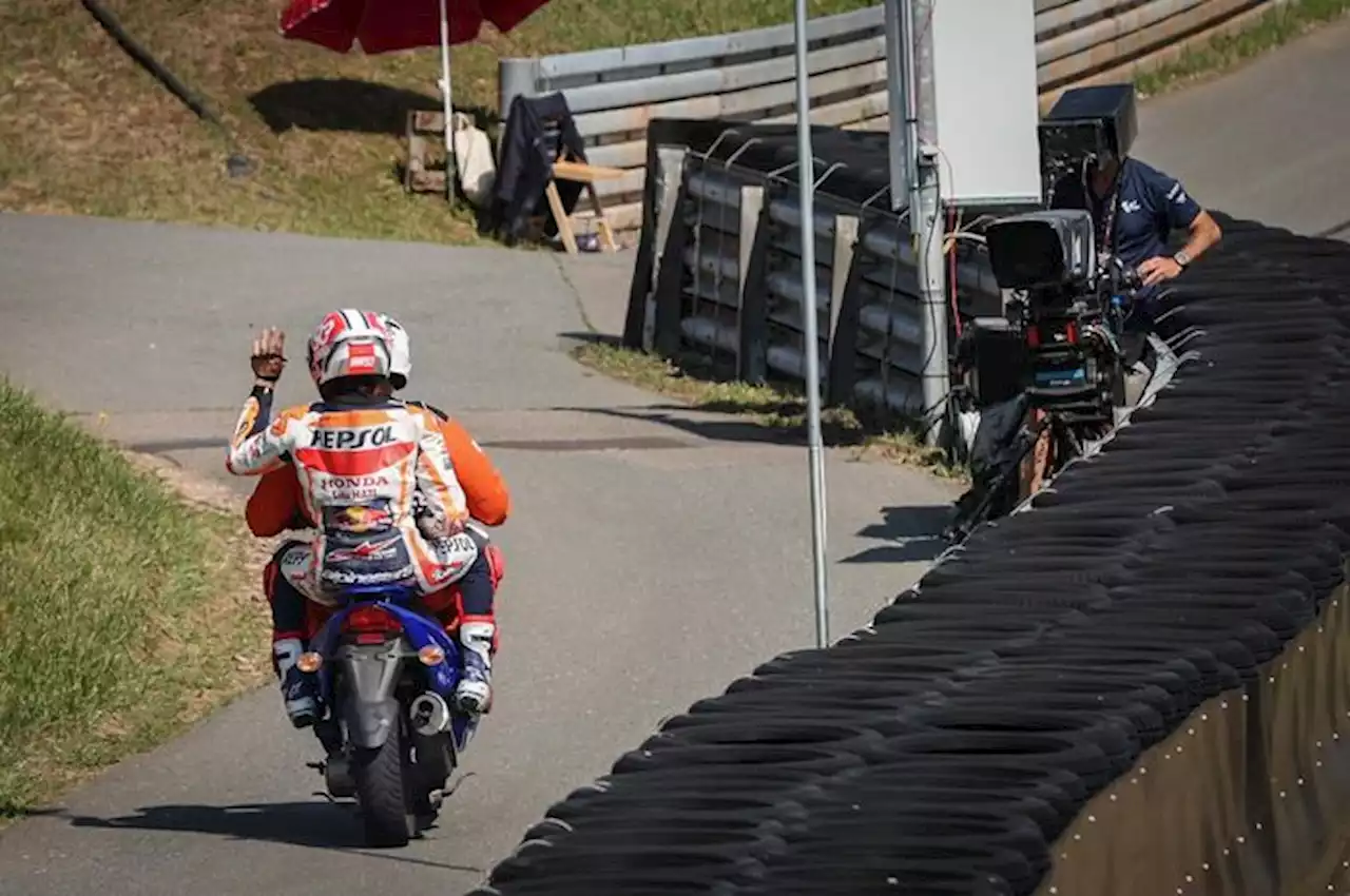 Weekend Neraka Marc Marquez di MotoGP Jerman 2023, Belah Ducati Jadi 2 dan Salam Jari Tengah - Bolasport.com