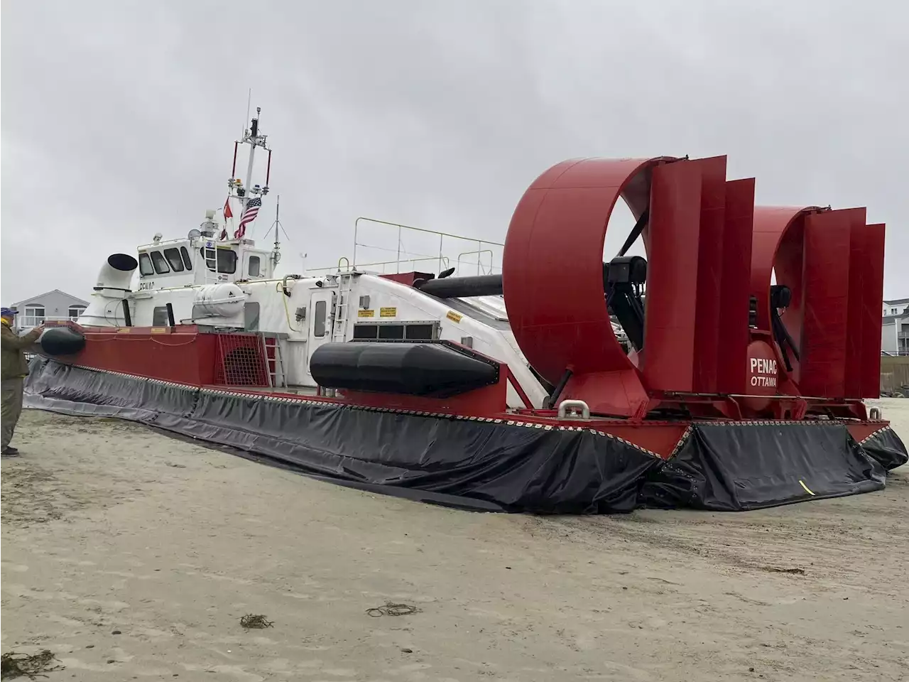 Retired Canadian Coast Guard hovercraft suffers gash, beaches itself in New Hampshire