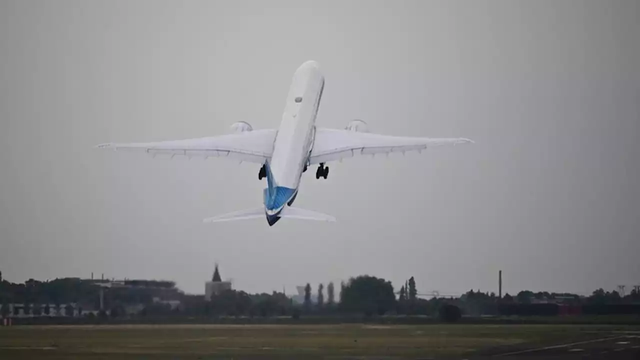 Economie : pourquoi les prix des billets d’avion s'envolent-ils ?