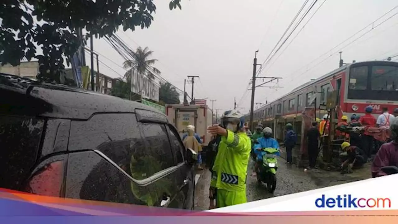 KCI Minta Ganti Rugi KRL Rusak Buntut Tabrakan Angkot Ngeyel