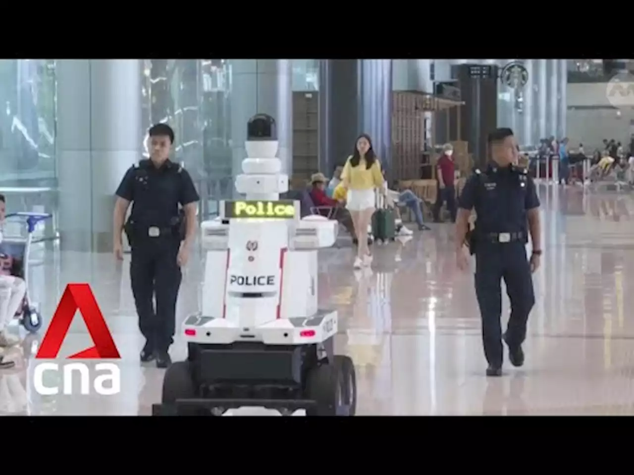 Robocops börjar jobba på flygplats i Singapore. Robotar ska hålla koll på resenärerna på Changi Airport.