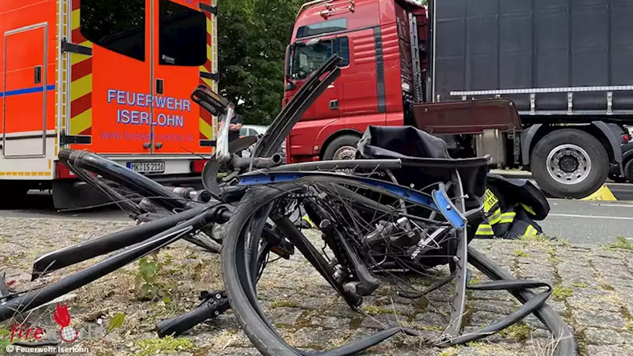 D: Mann (34) klemmt in Iserlohn mit Fahrrad unter Lastwagen