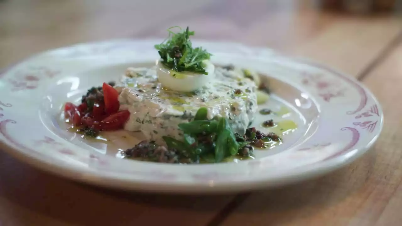 Chef Graham Elliot's blue crab nicoise recipe