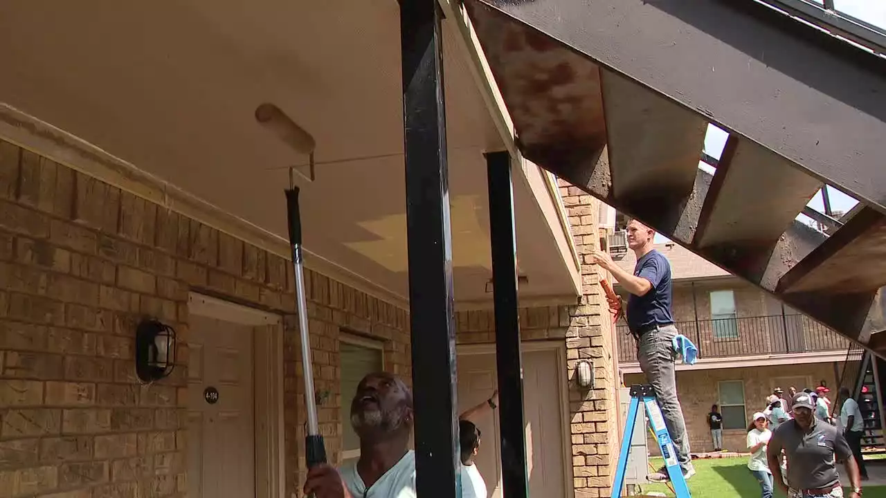 Volunteers spend Juneteenth improving Oak Cliff apartments to help give former inmates a second-chance