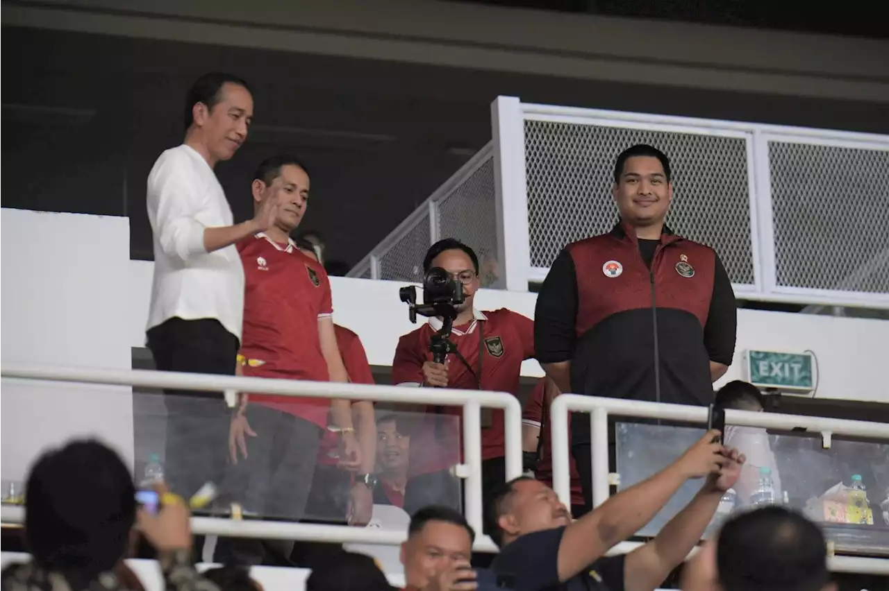 Saat Menpora Dito Dampingi Presiden Jokowi Menonton FIFA Matchday Indonesia vs Argentina