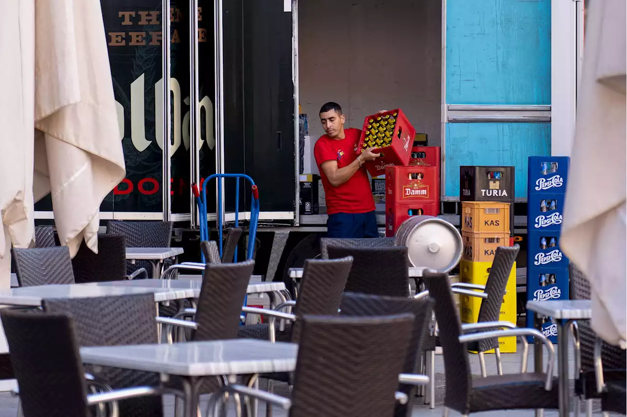 Horeca y ONGs ultiman el refuerzo de 300 jóvenes migrantes para hostelería en Cádiz