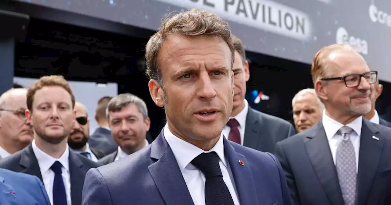 Au Bourget, Emmanuel Macron plaide pour une 'sobriété' écologique 'raisonnable' et 'non punitive'