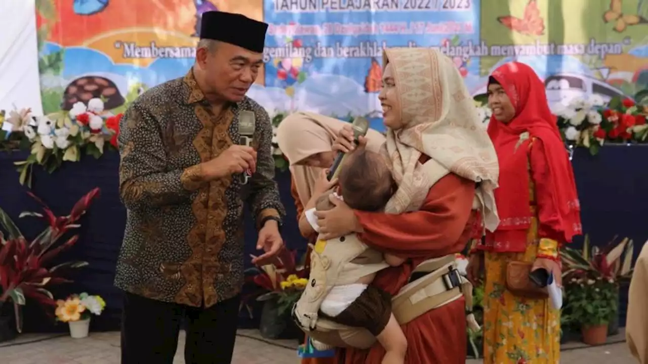 Asyiknya Muhadjir Effendy Main Kuis bareng Ibu-ibu, Kandungan Makanan Apa buat Cegah Stunting?