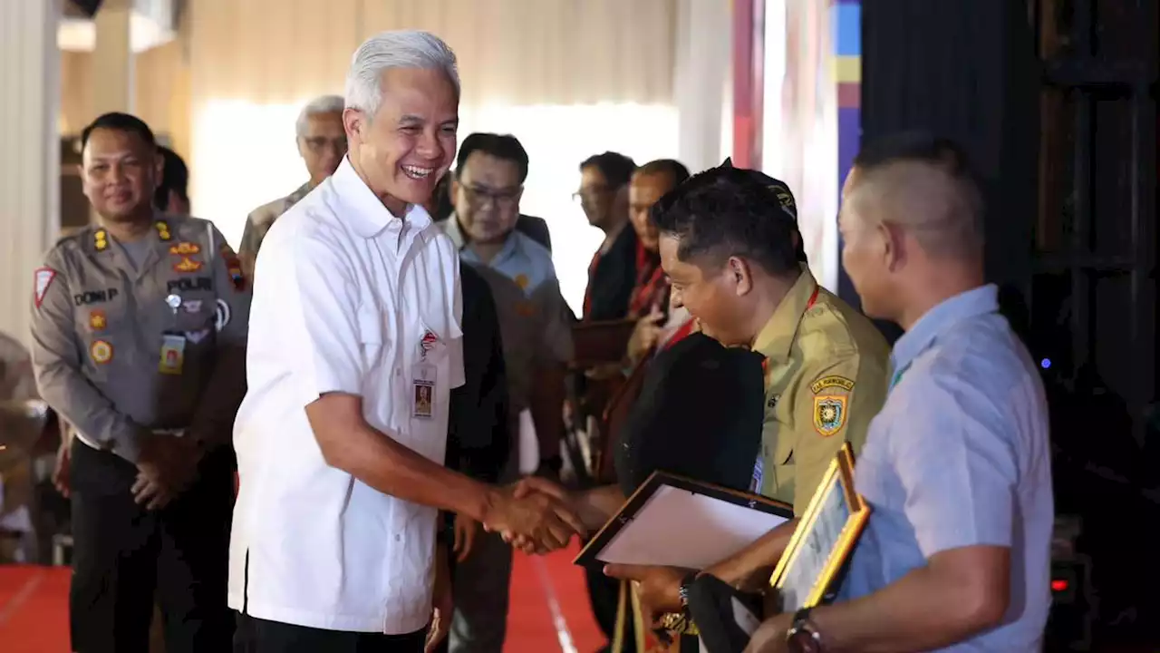 Ganjar Luncurkan Samsat Budiman, Gandeng BUMDes Beri Kemudahan Bayar Pajak