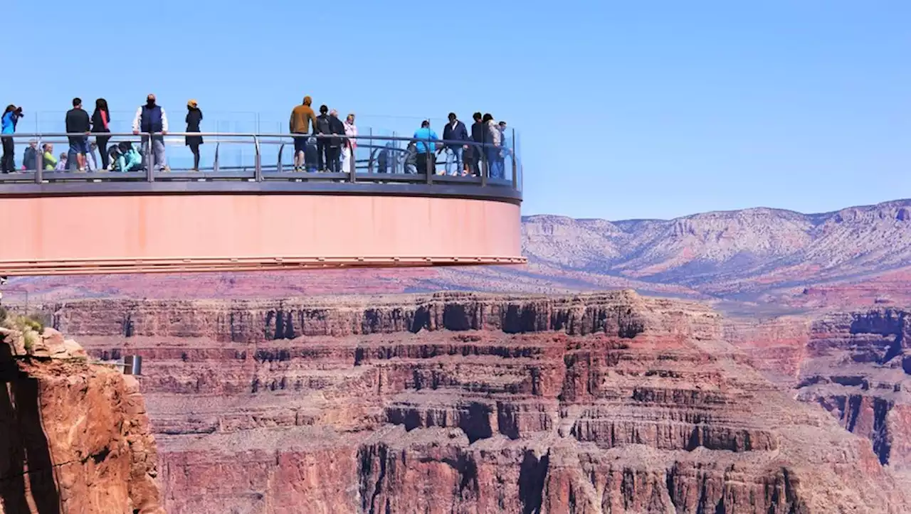 Grand Canyon : un trentenaire meurt après avoir fait une chute de 1 200 m depuis depuis le Skywalk